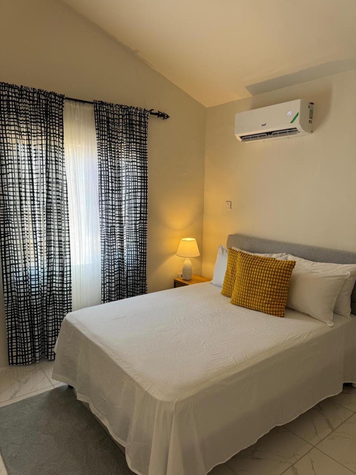 Phoenix Park Villas - Portmore - 10Mins To Beach Εξωτερικό φωτογραφία