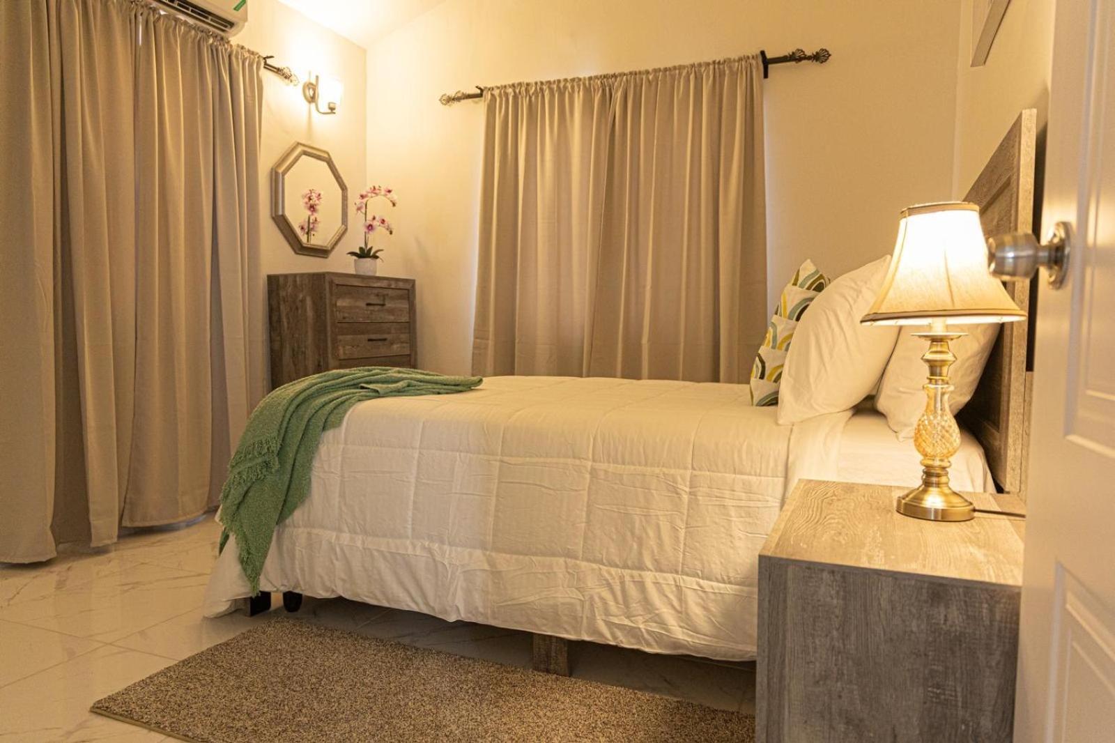 Phoenix Park Villas - Portmore - 10Mins To Beach Εξωτερικό φωτογραφία